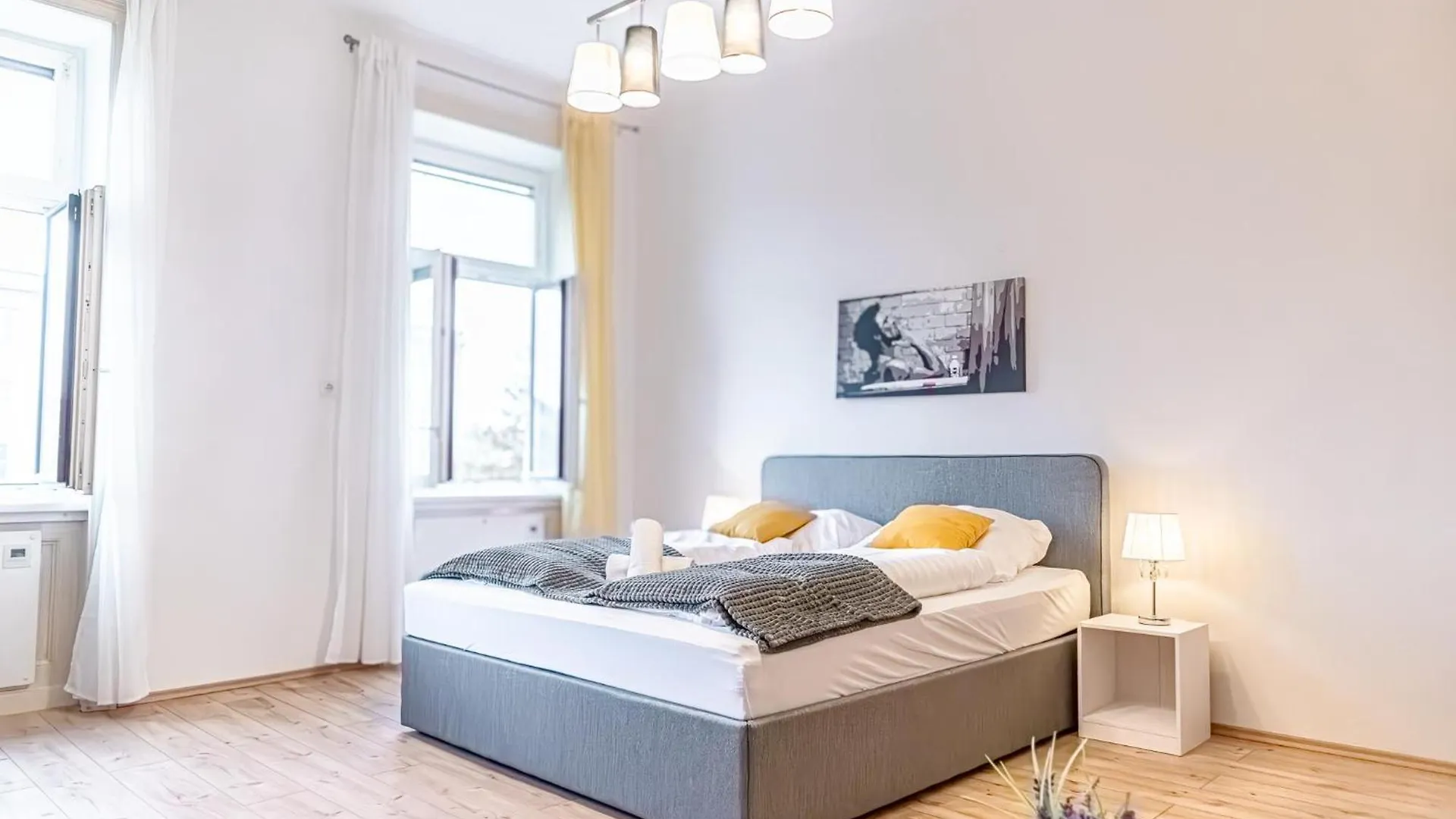 Affordable 2 Apts For 16P 4Br Great For Families Vienna
