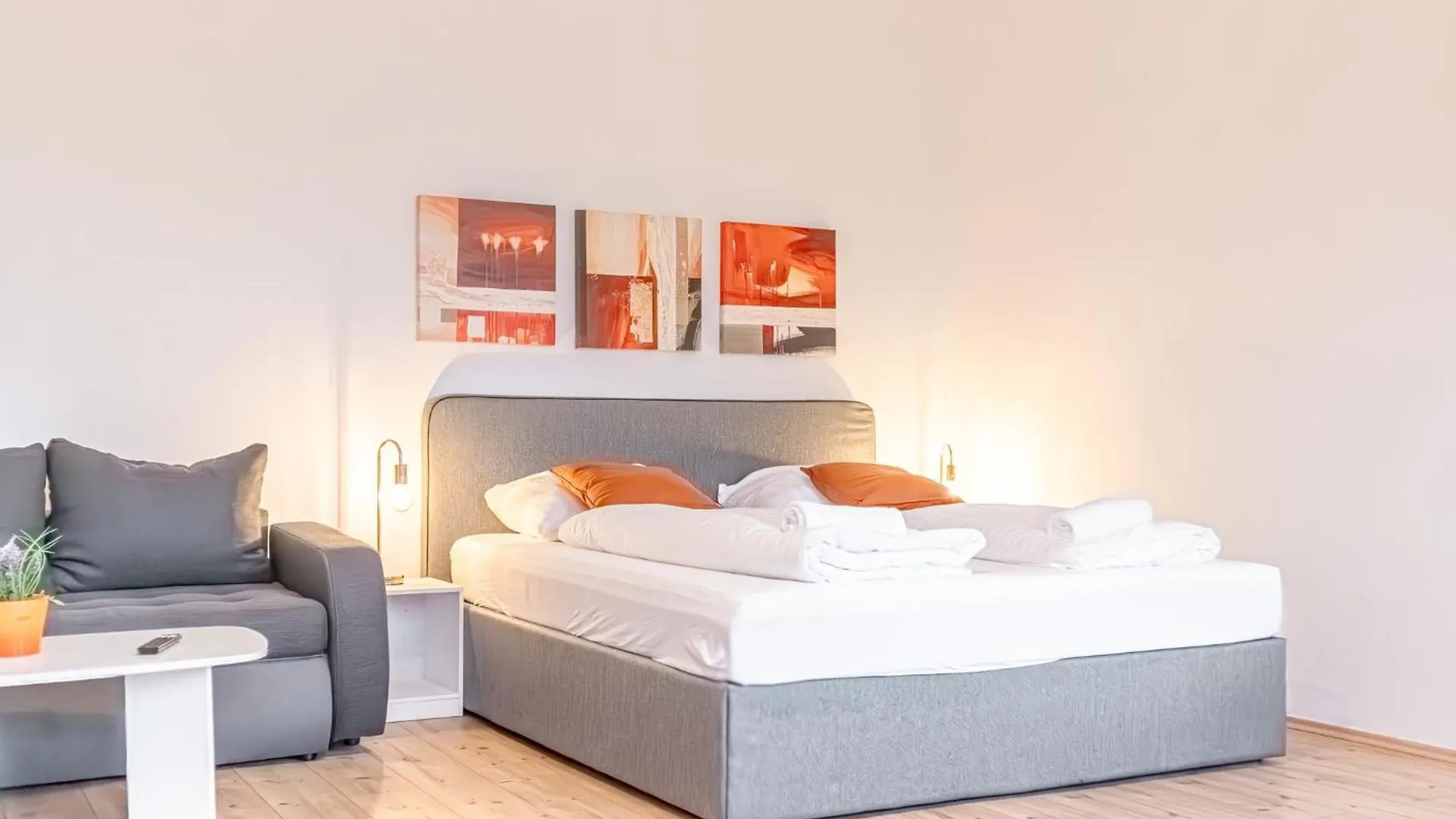 Affordable 2 Apts For 16P 4Br Great For Families Vienna
