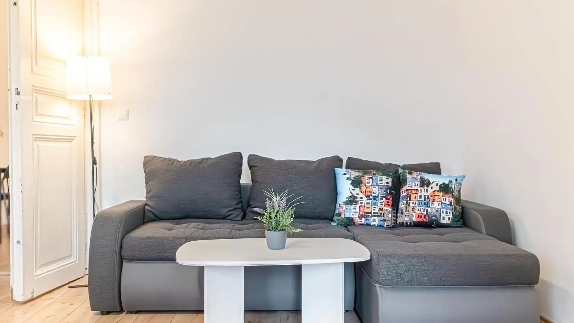Affordable 2 Apts For 16P 4Br Great For Families Vienna