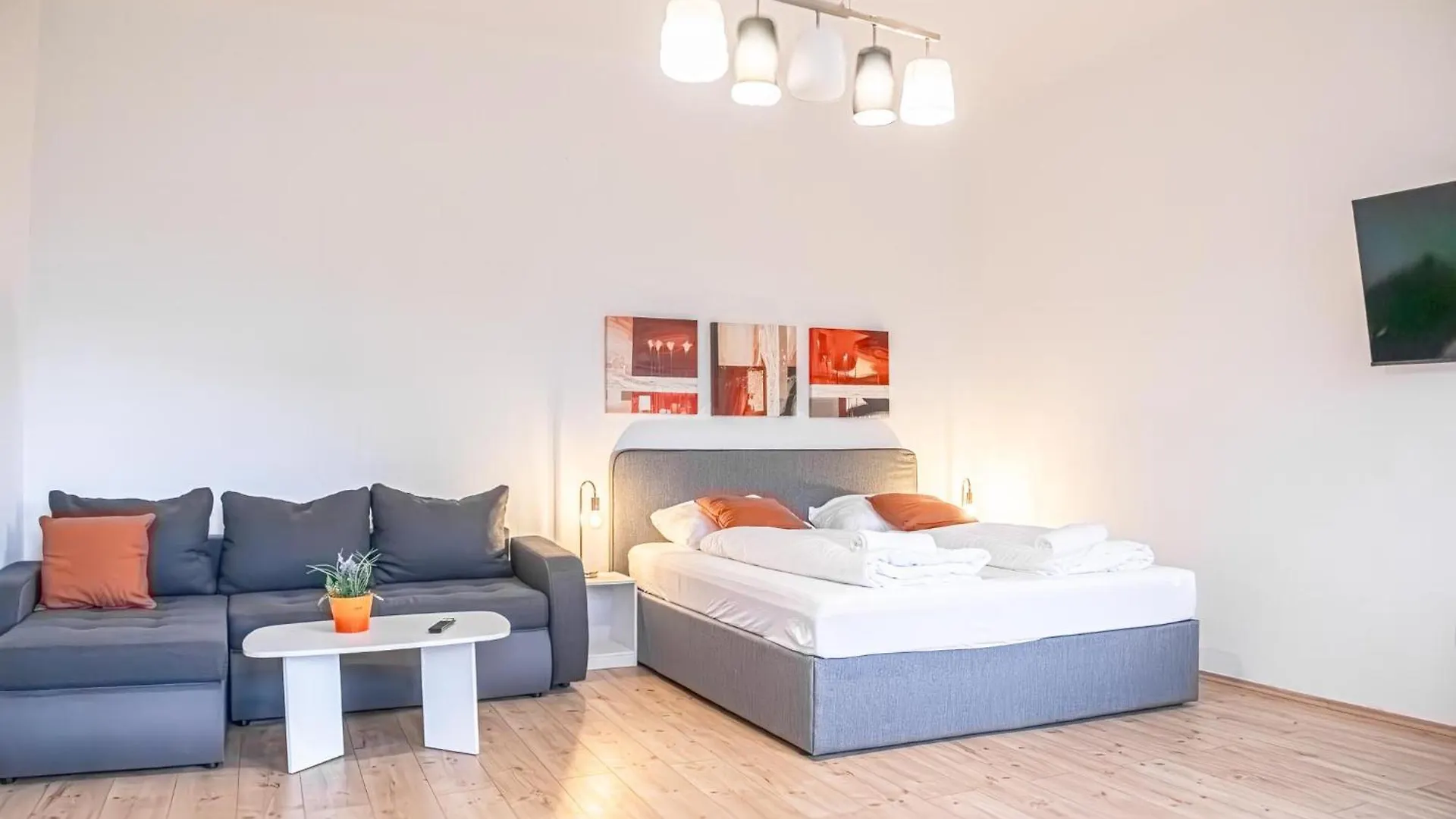 Affordable 2 Apts For 16P 4Br Great For Families Vienna